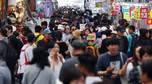 265만 외국인 잡아라···카드사, 외국인 카드·상품 경쟁 치열 - 뉴스 썸네일 이미지