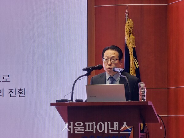 박용린 자본시장연구원 부원장은 15일 서울 여의도 금융투자협회에서 열린 '생산적 금융 확대를 위한 증권업계 역할 및 성장전략 세미나'에서 발언하고 있다.(사진=박조아 기자)
