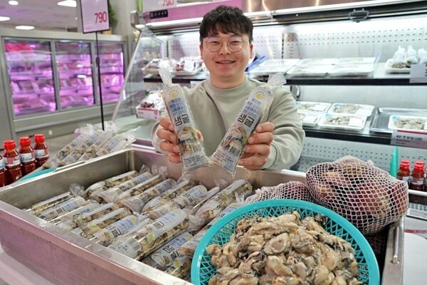 롯데마트, 올해 첫 생굴 판매 개시···100ｇ2290원. (사진=롯데마트)