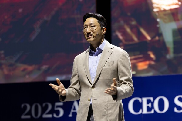 정기선 HD현대 회장이 APEC CEO 서밋 '퓨처 테크 포럼: 조선'에서 기조연설을 진행하는 모습 (사진=HD현대)