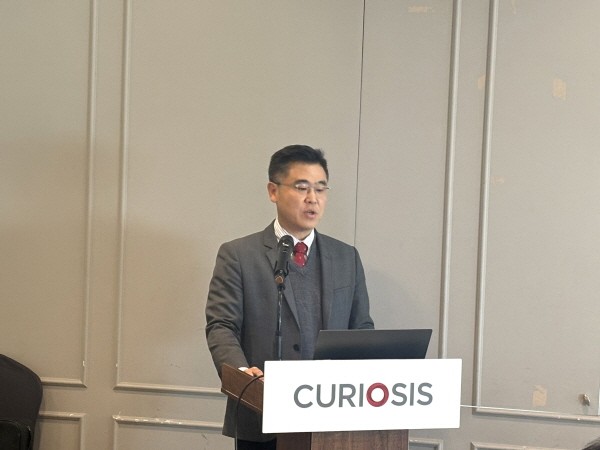 윤호영 큐리오시스 대표가 29일 여의도 CCMM빌딩에서 개최된 기업설명회에서 기업소개 발표를 진행하고 있다. (사진=이세인 기자)