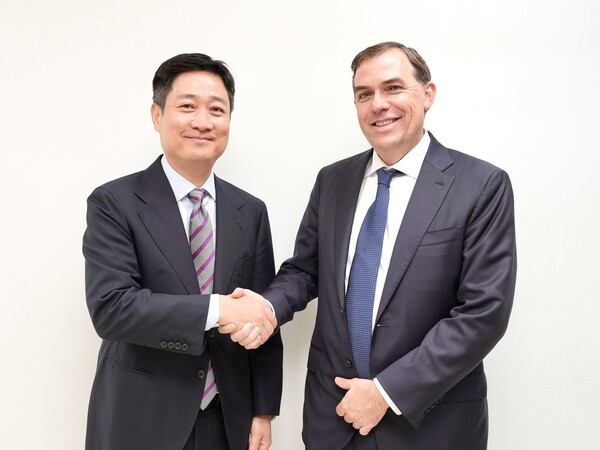 홍범식 LG유플러스 대표(왼쪽)과 맷 가먼 AWS CEO (사진=LG유플러스)