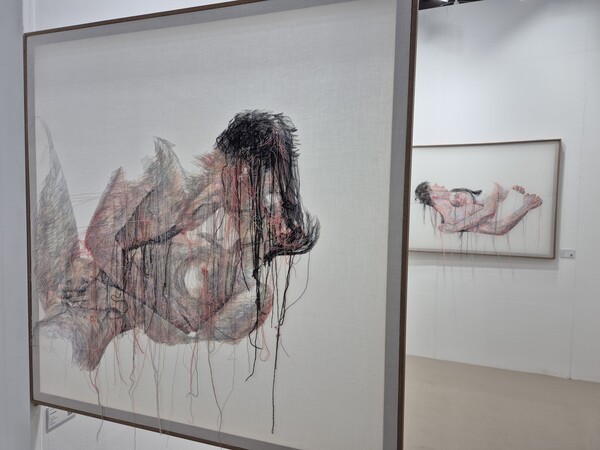 오는 11월 2일까지 잔행하는 대구국제아트페어(DIAF)에서 갤러리 조이는 조나라 작품을 선보이고 있다. (사진=김무종 기자)