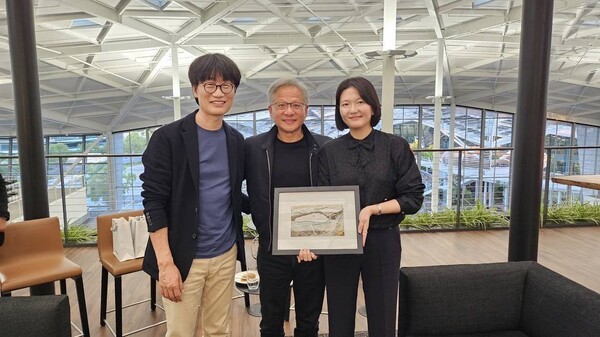 (왼쪽부터) 이해진 네이버 글로벌투자책임자(GIO), 젠슨 황 엔비디아 최고경영자(CEO), 최수연 네이버 대표. (사진=네이버)