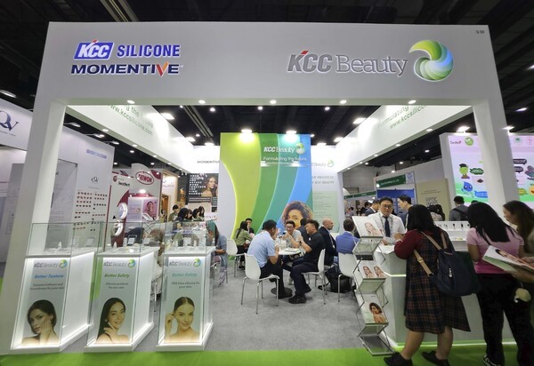 인코스메틱 아시아 2024에 참석한 KCC실리콘 부스 현장 사진 (사진=KCC)