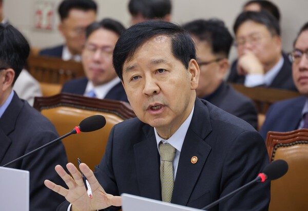 10월 30일 서울 여의도 국회 기획재정위원회에서 열린 2025년 종합 국정감사에서 발언하는 구윤철 경제부총리 겸 기획재정부 장관 (사진=연합뉴스)