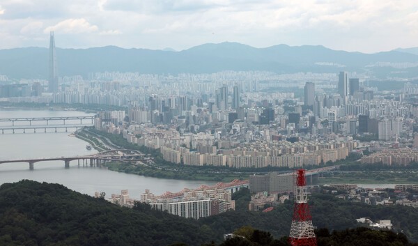 남산 N서울타워에서 바라본 서울 시내 아파트 단지 모습. (사진=연합뉴스)