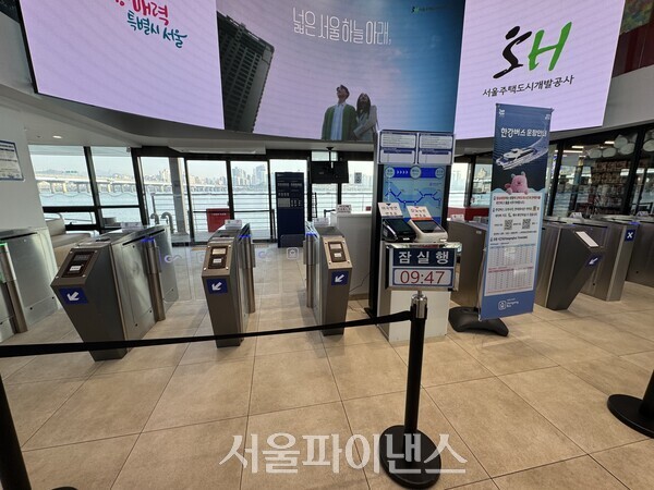 지난 1일 한강버스가 승객 탑승을 재개한 가운데 4일 오전 여의도 선착장이 텅 비어있다. (사진=오세정 기자)