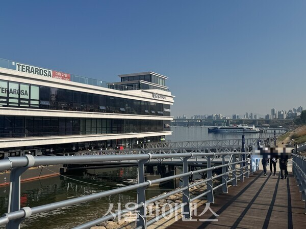 지난 1일 한강버스가 승객 탑승을 재개한 가운데 4일 오전 잠실 선착장 모습. (사진=오세정 기자)