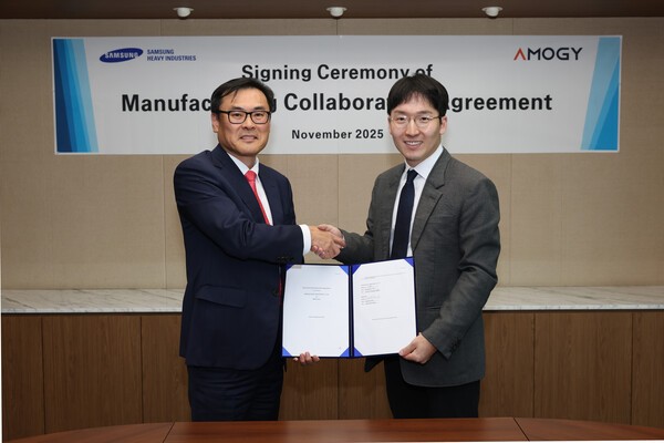 김경희 삼성중공업 부사장과 우성훈 아모지 대표가 암모니아 파워팩 생산 관련 전략적 협력 계약을 체결하고 함께 기념사진을 촬영하고 있다 (사진=삼성중공업)