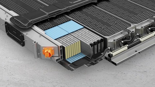 카이엔 일렉트릭 배터리 팩 내부. (사진=포르쉐)