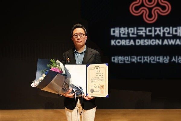 제27회 대한민국디자인대상에서 지성원 브랜드마케팅본부장 전무가 대통령 표창 수상한 모습 (사진=현대자동차)