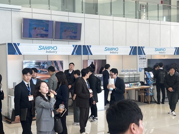 삼표그룹이 지난 5일부터 7일까지 사흘간 여수엑스포 컨벤션센터에서 열린 ‘2025 한국콘크리트학회 학술대회’에서 홍보부스를 마련해 친환경·고성능 특수 제품들을 참관객들에게 공유했다. (사진=삼표그룹)