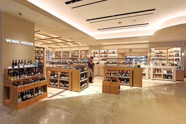 신세계백화점이 하반기 주류 창고 방출전 '신세계 드링크 페스타'를 열고 다양한 주류를 특가에 선보인다. (사진=신세계백화점)