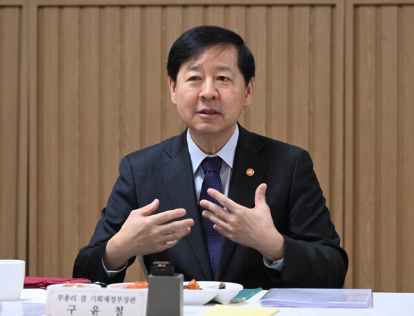 구윤철 부총리 겸 기획재정부 장관이 14일 서울 종로구 정부서울청사에서 열린 '제7기 중장기전략위원회 출범식'에서 인사말을 하고 있다. (사진=연합뉴스)