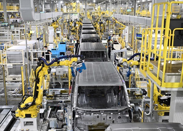 화성 이보 플랜트 동관 차체용접 생산라인 모습 (사진=기아)