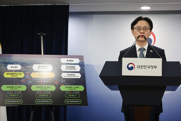 김정관 산업통상부 장관이 14일 서울 종로구 정부서울청사에서 한미 관세협상 팩트시트 및 MOU 관련 브리핑을 하고 있다. (사진=연합뉴스)