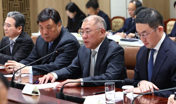 정의선 현대차그룹 회장이 16일 용산 대통령실에서 열린 한미 관세 협상 후속 민관 합동 회의에서 발언하고 있다. (사진=연합뉴스)