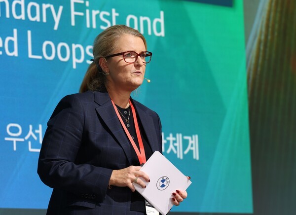 니콜 군터 BMW그룹 구매 및 협력 네트워크 아시아 총괄이 지난 14일 인천 영종도 BMW드라이빙센터에서 열린 협력사의 날에 참석해 발언하는 모습. (사진=BMW그룹)