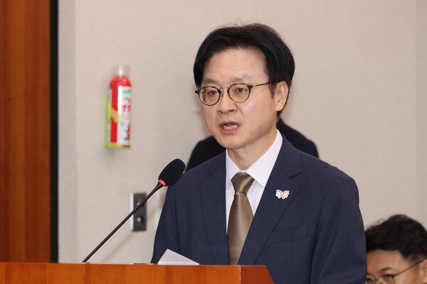 김정관 산업통상부 장관이 13일 서울 국회에서 열린 산업통상자원중소벤처기업위원회 국정감사에서 업무보고를 하고 있다. (사진=연합뉴스)