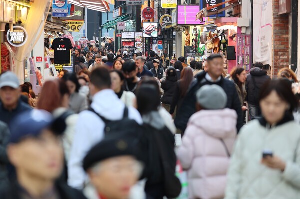 서울 중구 명동거리에 내·외국인들로 북적이고 있다. (사진=연합뉴스)
