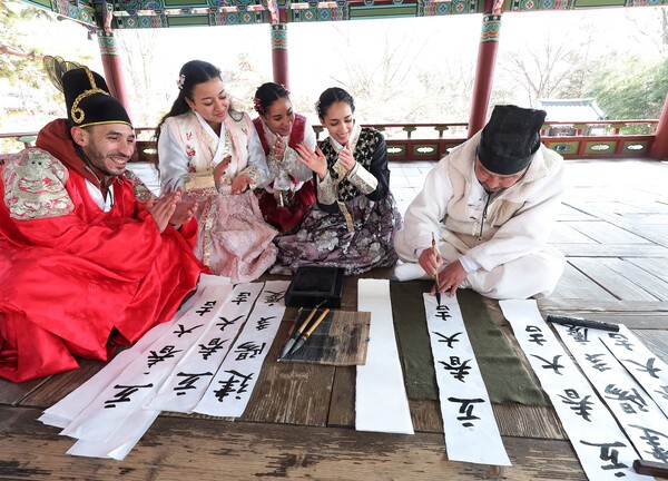 방한 외인 소비트렌드 지형 바꿨다···'일상 경험형'으로 진화 - 뉴스 썸네일 이미지