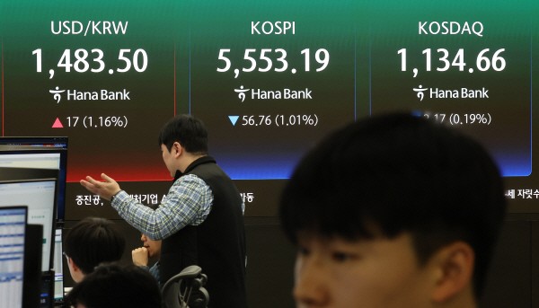 코스피, 외국인·기관 매도에 장 초반 하락···중동 리스크에 투자심... - 뉴스 썸네일 이미지