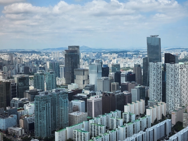 증권사, 국내 지점 줄이고 해외로···글로벌 확장 가속 - 뉴스 썸네일 이미지