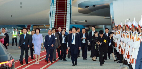 韓-베트남 정상·재계, 8개월 만의 재회 ···"핵심 광물 협력·투자 등... - 뉴스 썸네일 이미지