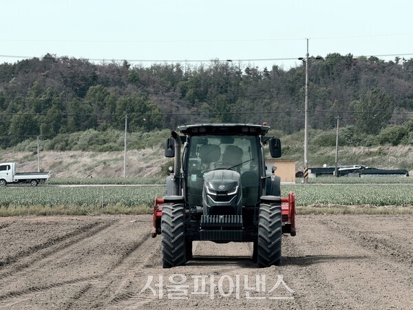 [현장] "밭 가는 농부 사라졌다"···대동 AI 트랙터가 이끄는 농업 혁신