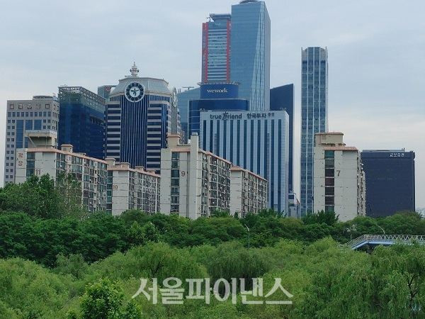 증권사, 디지털 자산 시장 경쟁 가열···거래소 지분 확보에 STO까지 - 뉴스 썸네일 이미지