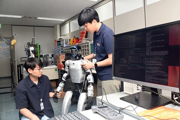"피지컬 AI 시대, 로봇 강령·지능체계 표준화 필요"