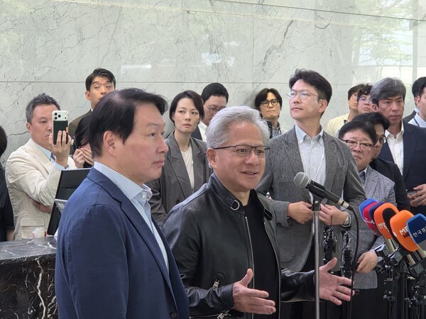 SK하이닉스, 엔비디아와 AI 팩토리 구축 위한 차세대 메모리 공동 개발 추진