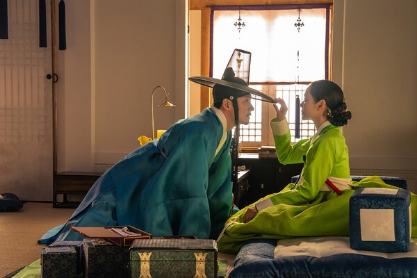 [OTT가이드] 넷플릭스에게 남은 '6발의 총알'