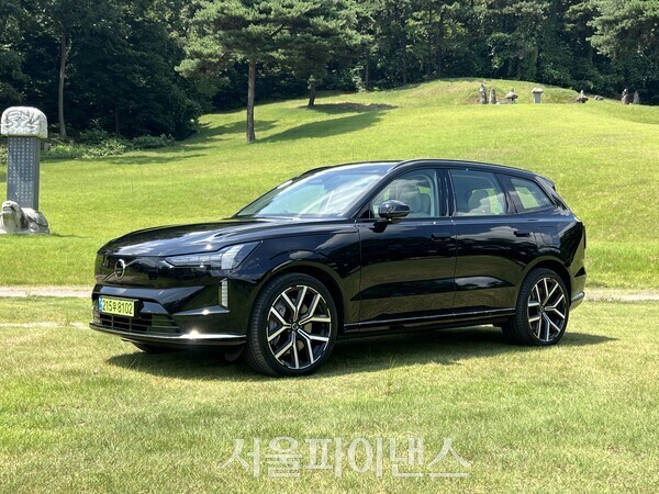 [시승기] 담백한 외모 속에 숨겨진 강렬한 힘···볼보 EX90